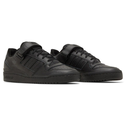 Forum Low Triple Black