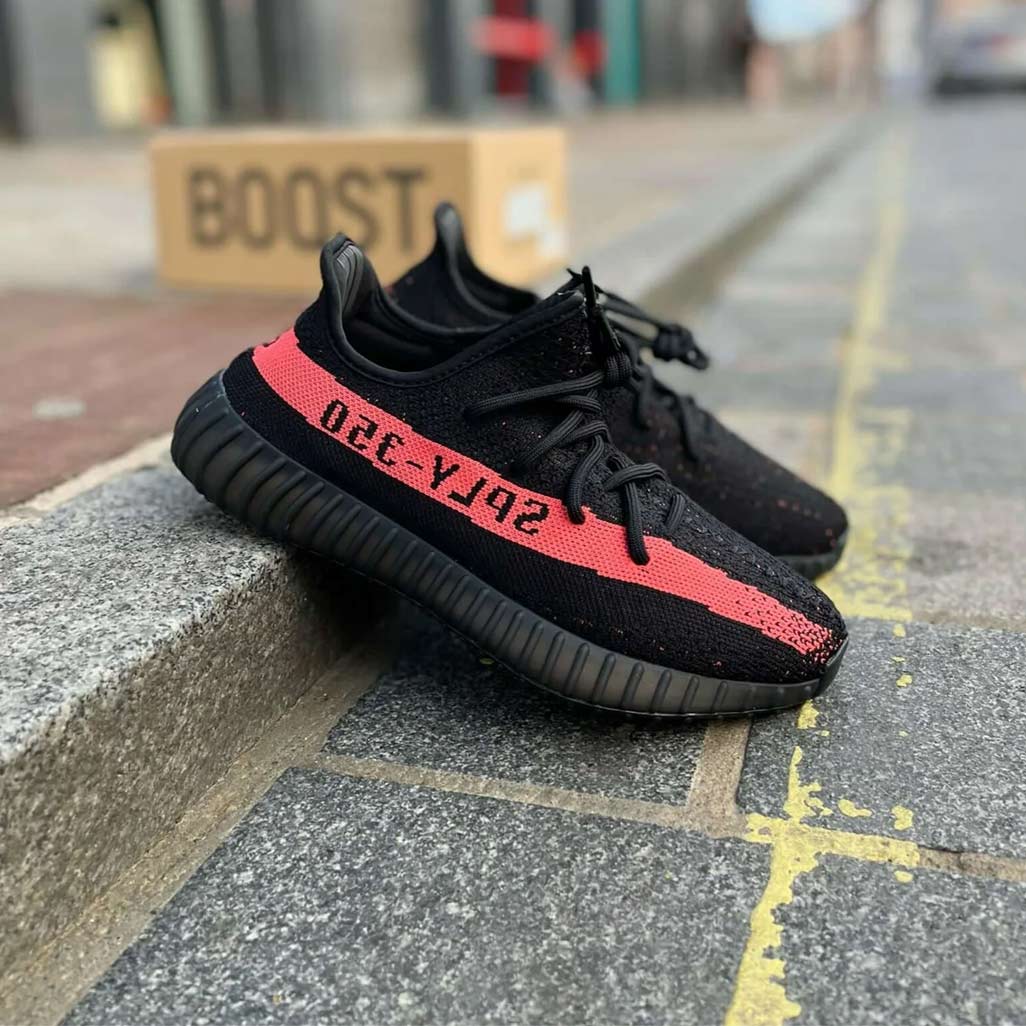 Yeezy Boost 350 V2 Core Black Red (2016/2022/2023)