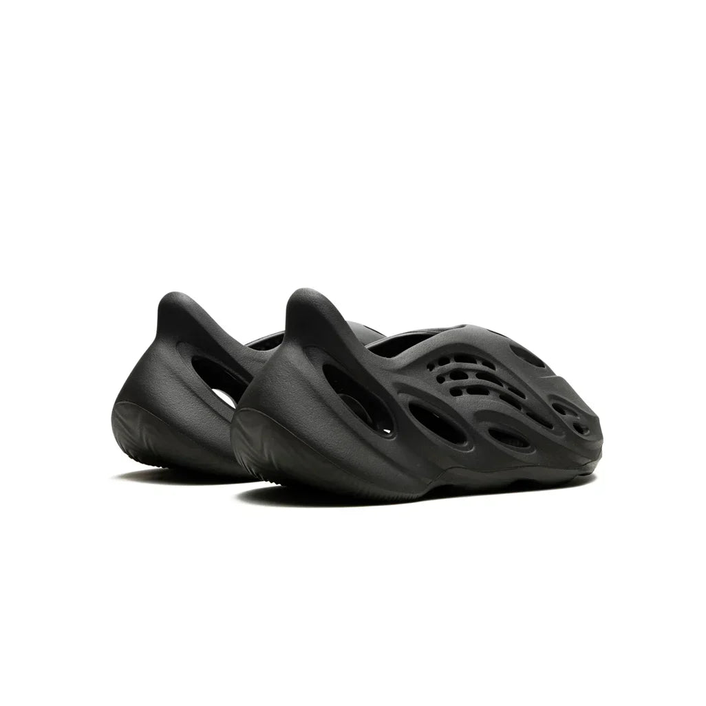 Yeezy Foam Runner 'Carbon'