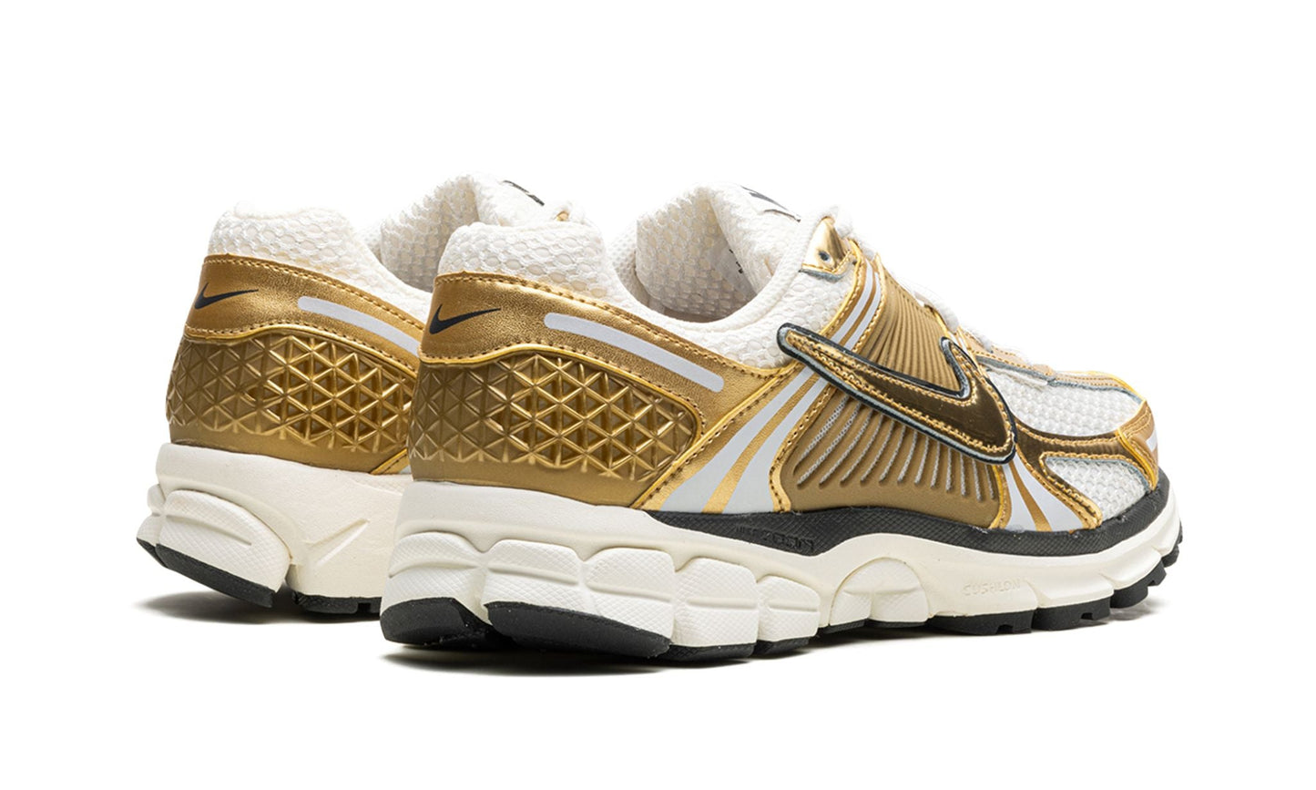 Zoom Vomero 5 Metallic Gold