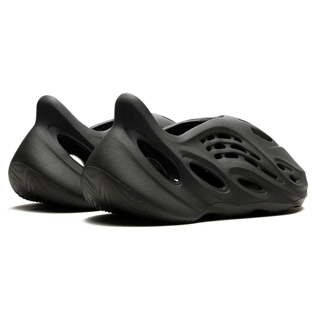 Yeezy Foam RNR Carbon