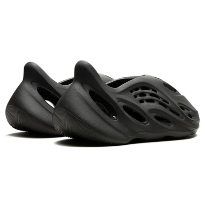 Yeezy Foam RNR Carbon